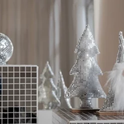campustuete-JENS-living-weihnachtsbaum-disco-wohnzimmer