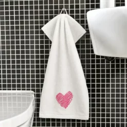 campustuete-gaestehandtuch-herz-badezimmer